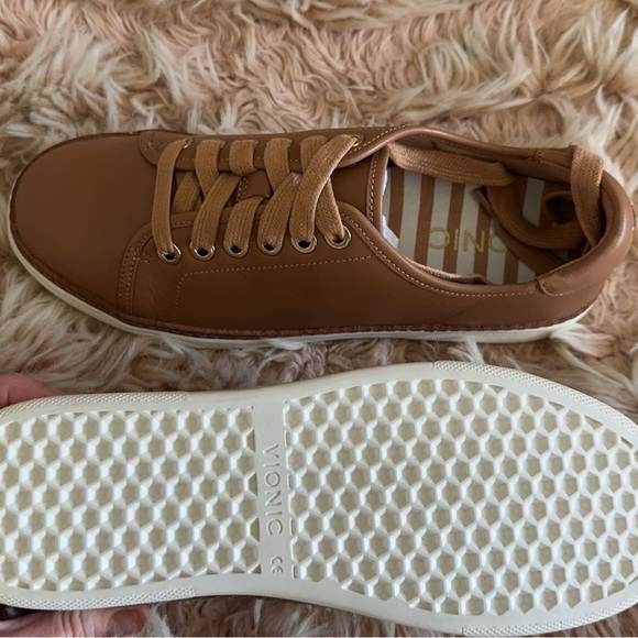 ✨VIONIC✨ WOMEN’S LEAH LEATHER SNEAKERS✨ 5.5 ✨NEW IN BOX Retail$189 Spring Shoes✨ - Picture 5 of 9